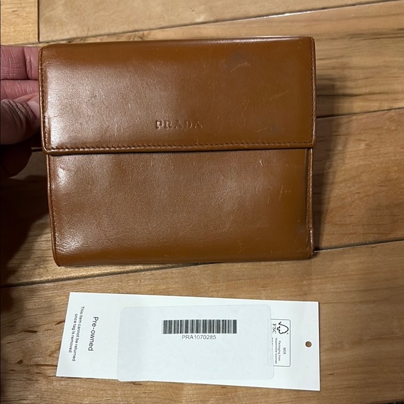 Prada caramel brown leather compact trifold wallet comes with original COA card - Picture 1 of 8